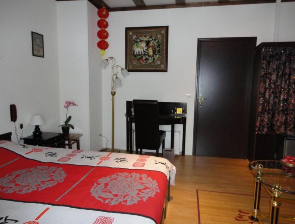 B&B Mirage Frecourt Room photo