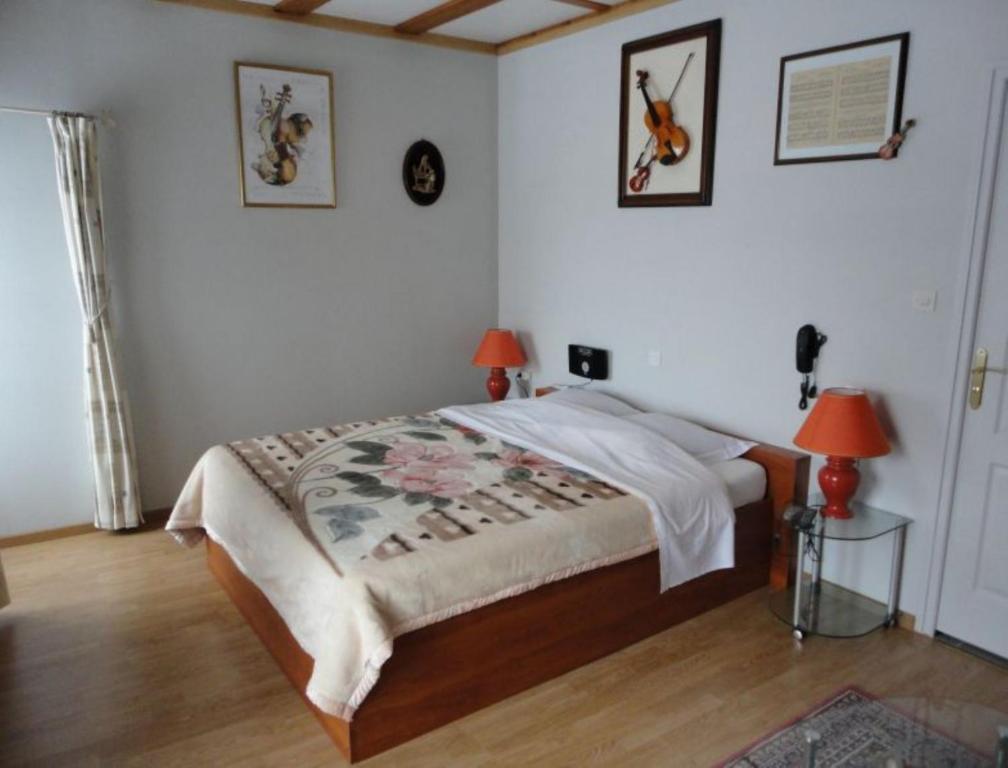 B&B Mirage Frecourt Room photo